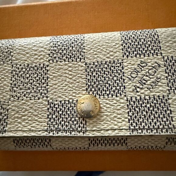 Louis Vuitton Damier Azur 4 Hook Key Case. Authentic with Box & Dust Bag. - Picture 2 of 10